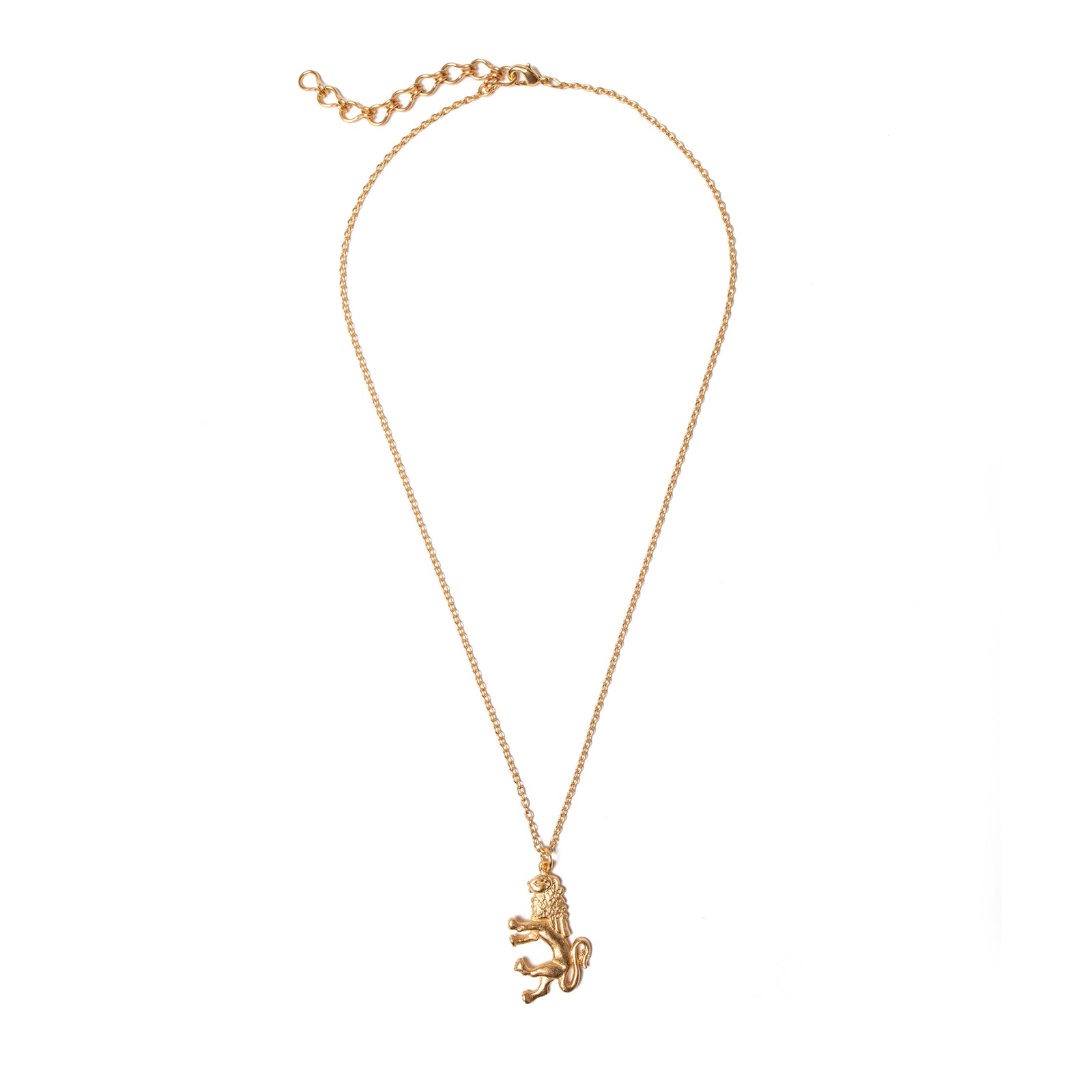 Colgante con dije de león | Tienda Getty