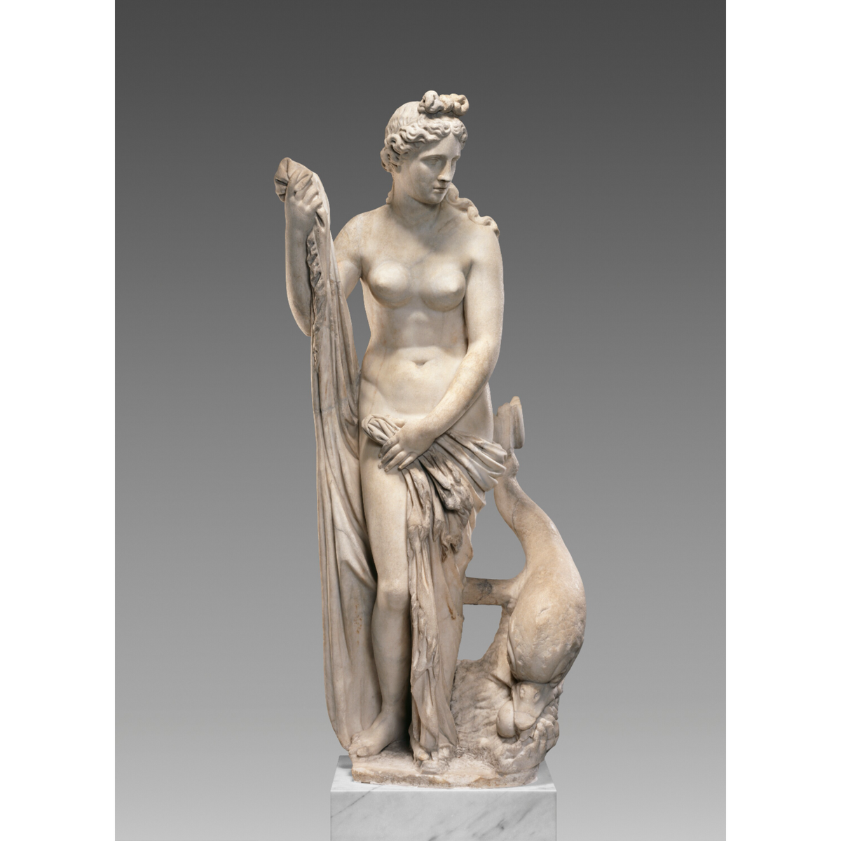 Statue of Venus Pin