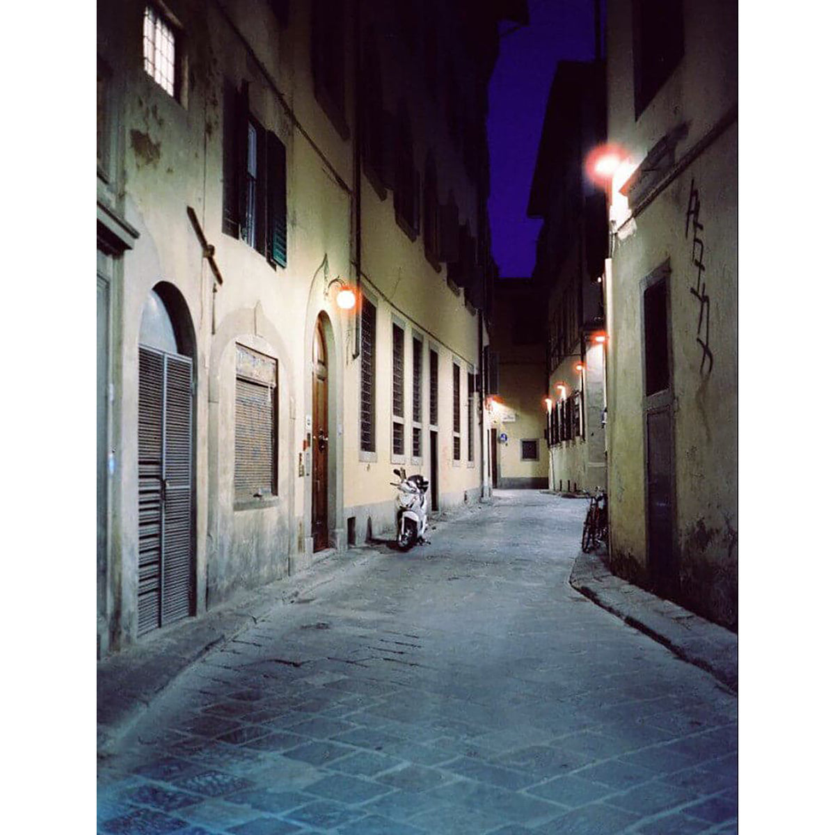 CineStill: 800TUNGSTEN High Speed Color Negative Film - 120 Medium Format