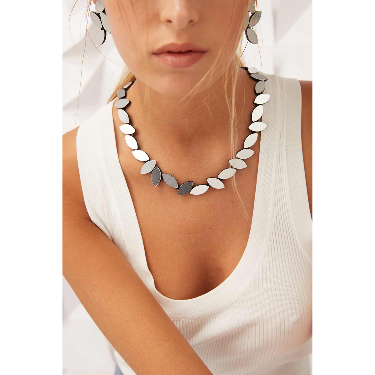 Kate Leaves Round Necklace