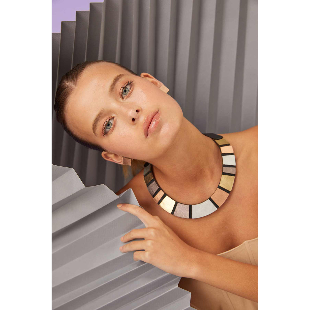 Round Metallic Leather Necklace