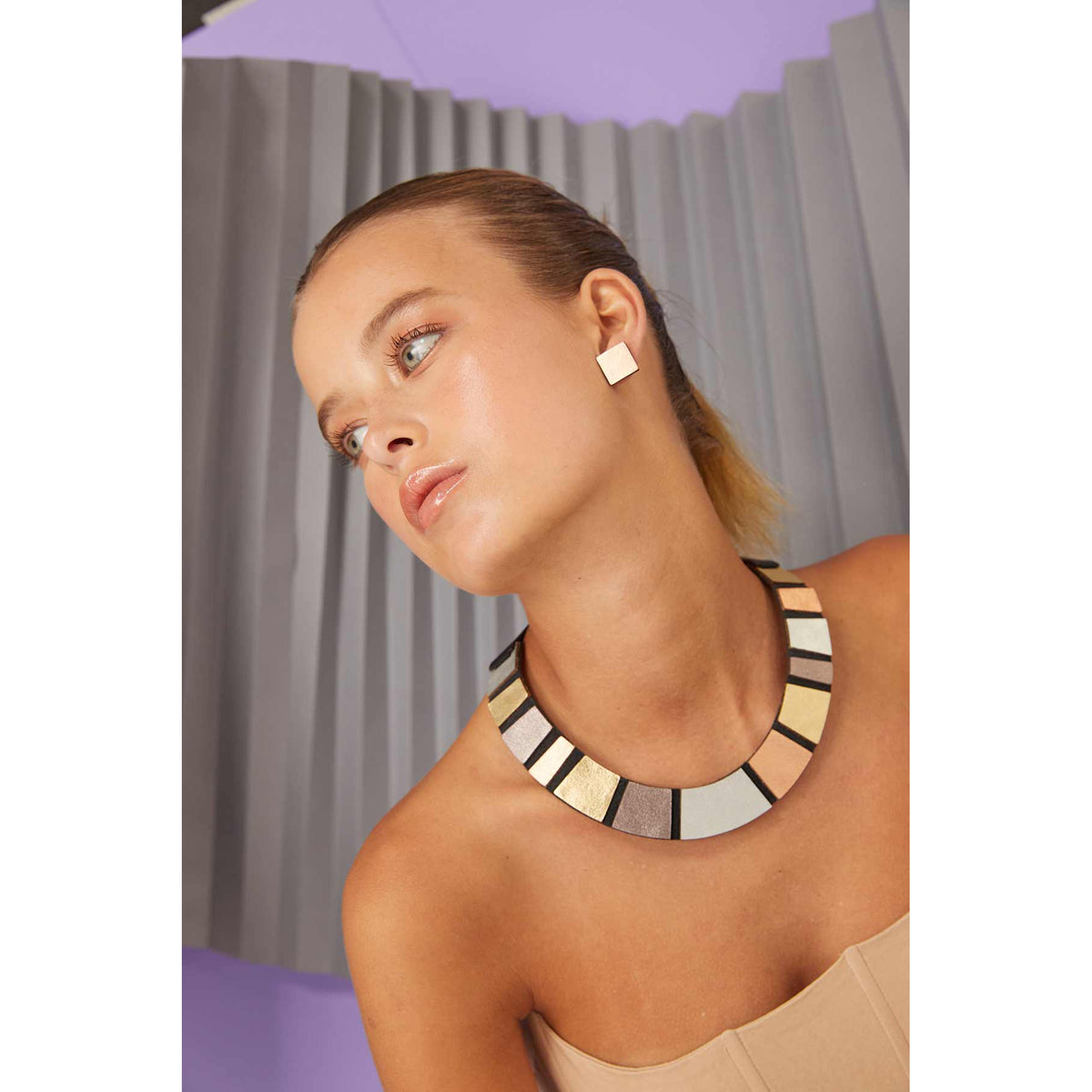 Round Metallic Leather Necklace
