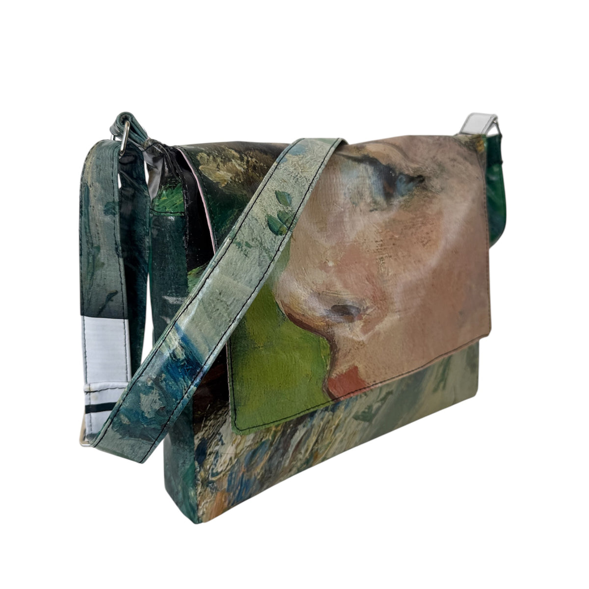Handbag with a horse&#39;s face design on a white background