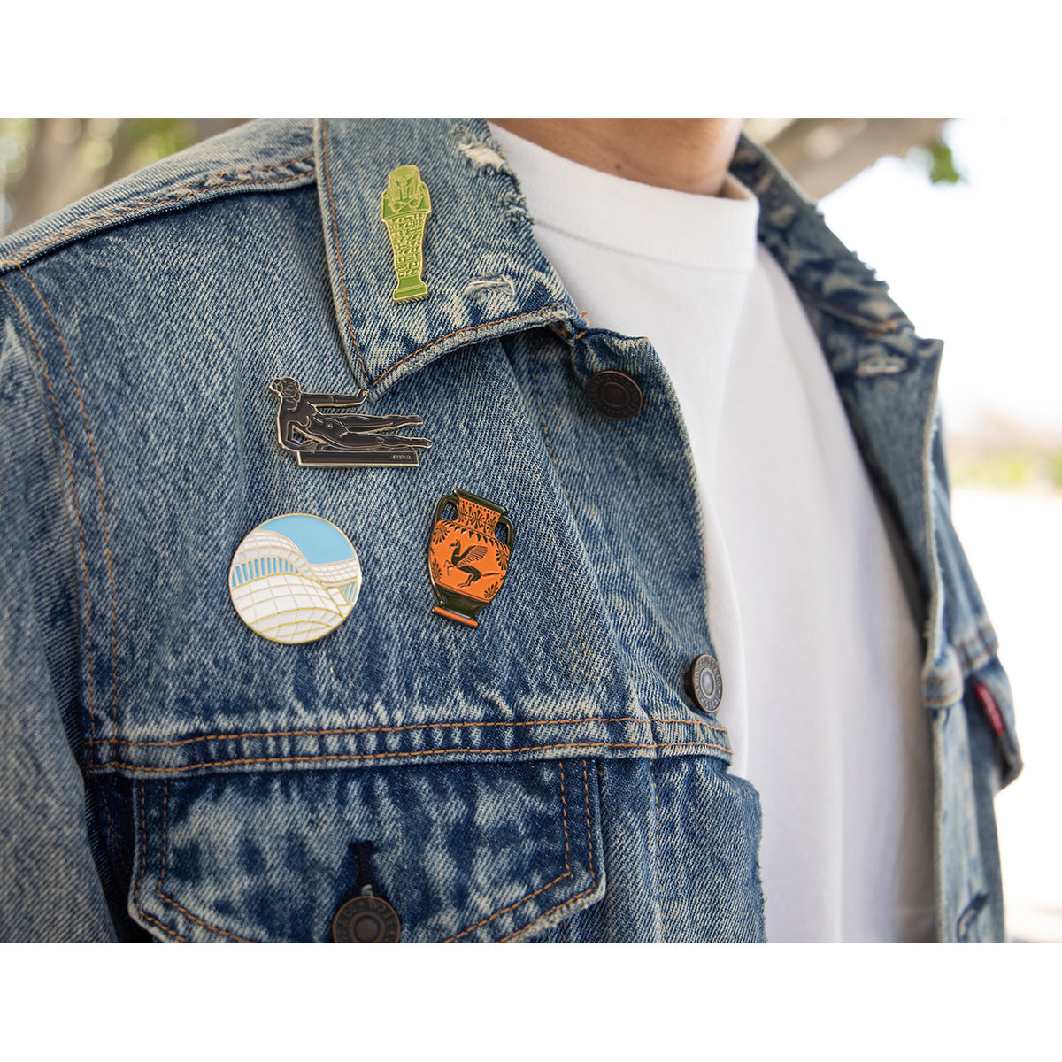 Getty Curve Enamel Pin